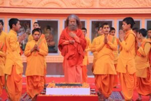 बरगी बांध क्रूज हादसे के पीड़ितों की आत्मा की शांति हेतु परमार्थ निकेतन में किया विशेष हवन