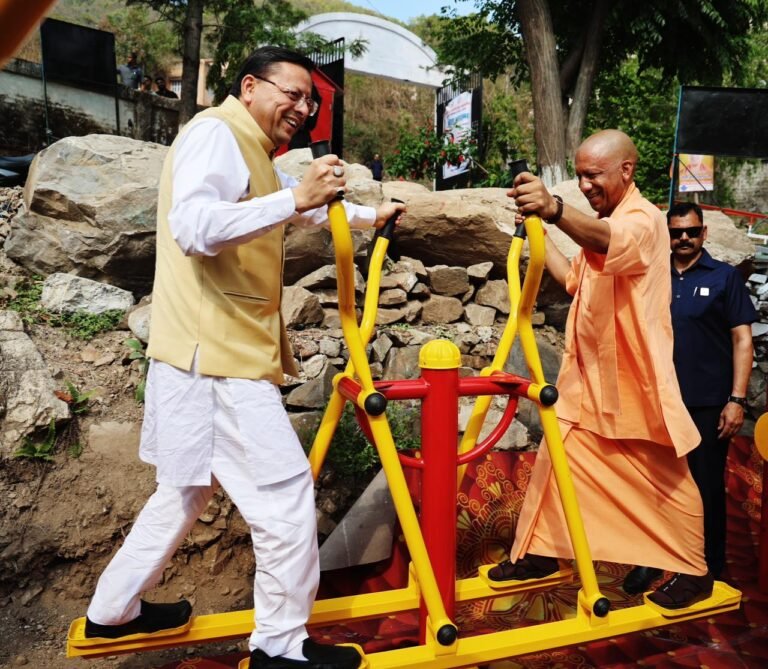 शिव मंदिर में पूजन और पैतृक गाँव में महायज्ञ: यमकेश्वर पहुंचे मुख्यमंत्री योगी आदित्यनाथ और सीएम धामी, साझा की विकास की दृष्टि