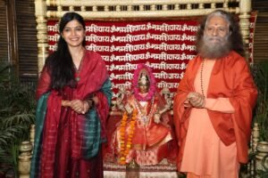 कन्नड़ एवं तमिल फिल्म जगत की अभिनेत्री संचिता शेट्टी आयी परमार्थ निकेतन