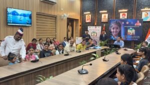 39 जरूरतमंद बालिकाओं की शिक्षा को पुनर्जीवित करते हुए 12.98 लाख रू0 की आर्थिक सहायता प्रदान की
