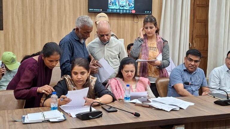 जनता दरबार आयोजित: 163 शिकायतें दर्ज, अधिकांश का मौके पर निस्तारण