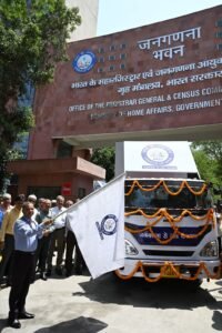 भारत के महारजिस्ट्रार और जनगणना आयुक्त ने दिल्ली में जनगणना जागरूकता के लिए छह LED वैन को हरी झंडी दिखाई
