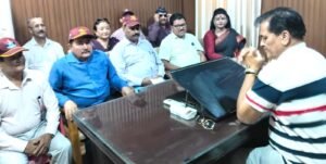गोर्खाली समाज का प्रतिनिधिमंडल शहीद गुरुंग की प्रतिमा स्थापन लेकर को डॉ. प्रेमचंद  से मिला, ज्ञापन सौंपा