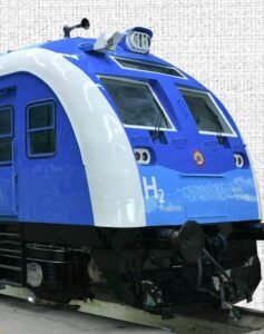 पर्यावरण के अनुकूल तथा अधिक ऊर्जा कुशल पहली स्वदेशी हाइड्रोजन ट्रेन पटरियों पर दौड़ने को तैयार