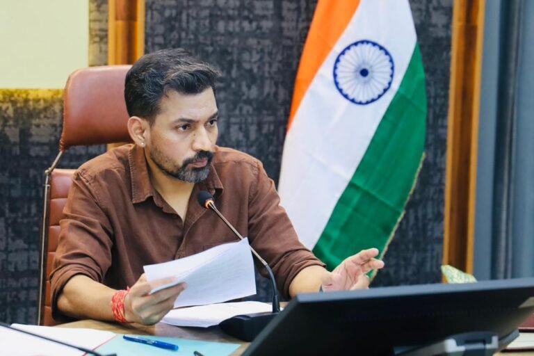चारधाम यात्रा व्यवस्थाओं को लेकर जिलाधिकारी का सख्त निर्देश- किसी स्तर पर न हो लापरवाही