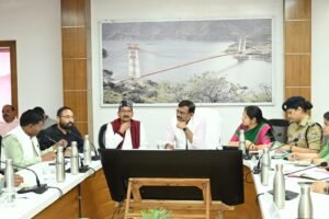 मुख्य सचिव ने जनप्रतिनिधियों एवं सामाजिक कार्यकर्ताओं के साथ विकास कार्यों एवं जनसमस्याओं की समीक्षा बैठक की