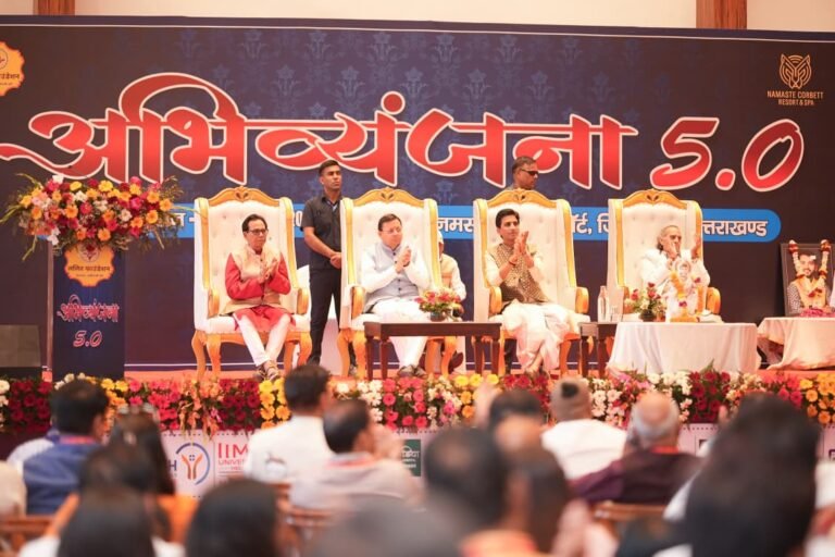 कवि केवल शब्दों के निर्माता नहीं होते बल्कि वे समाज के चिंतक, मार्गदर्शक और प्रेरक: सीएम धामी