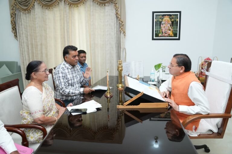 सीएम धामी से विधायक श्रीमती सविता कपूर के नेतृत्व में आए एक प्रतिनिधिमंडल ने शिष्टाचार भेंट की