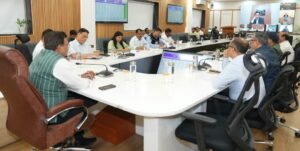 मुख्य सचिव ने जिलाधिकारियों के साथ वीडियो कॉन्फ़्रेंसिंग कर विभिन्न बिंदुओं पर चर्चा की, दिए महत्त्वपूर्ण दिशा निर्देश