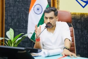 सीएम घोषणाओं के क्रियान्वयन में लापरवाही बर्दाश्त नहीं: जिलाधिकारी डॉ. आशीष चैहान