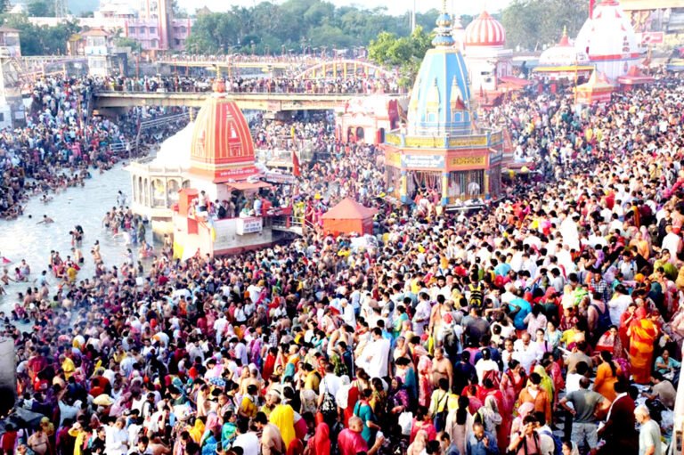 सोमवती अमावस्या स्नान पर्व पर उमड़ा आस्था का जनसैलाब