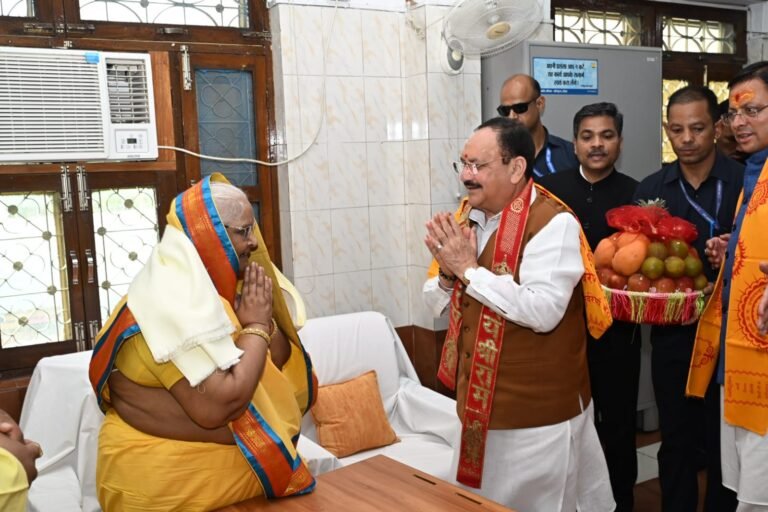 केंद्रीय स्वास्थ्य मंत्री एवं मुख्यमंत्री ने की गायत्री परिवार की अधिष्ठात्री शैलदीदी से भेंट