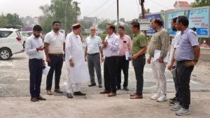 लोनिवि मंत्री महाराज ने किया नंदा की चौकी पुल के पुनर्निर्माण कार्यों का औचक निरीक्षण