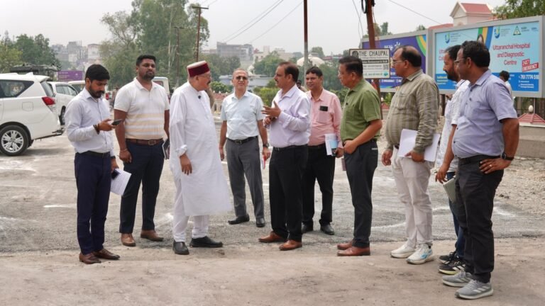 लोनिवि मंत्री महाराज ने किया नंदा की चौकी पुल के पुनर्निर्माण कार्यों का औचक निरीक्षण