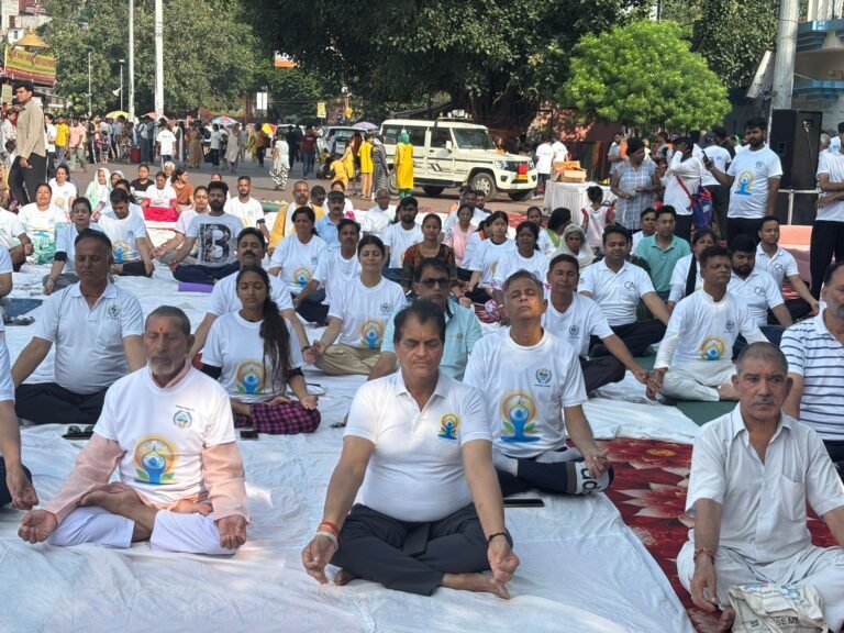विधायक डॉ. प्रेमचंद ने अंतरराष्ट्रीय योग दिवस पर योगाभ्यास किया एवं “करो योग, रहो निरोग” का संदेश दिया
