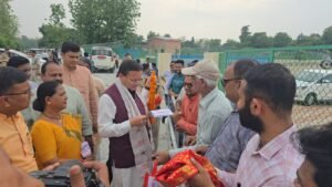 मुख्यमंत्री धामी ने लोहियाहेड हेलीपैड व कैंप कार्यालय में जनसमस्याएं सुनी