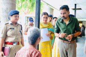 जिलाधिकारी ने नारी निकेतन, बाल सुधार गृह एवं किशोरी गृह का किया निरीक्षण