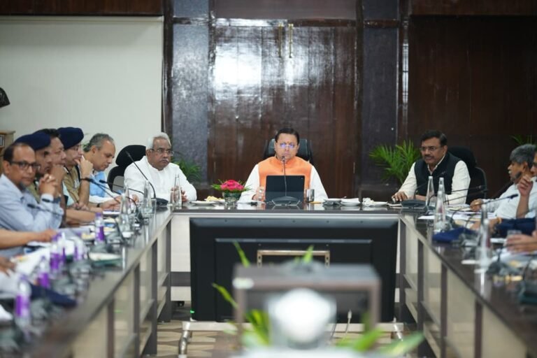 मानसून से पहले सभी तैयारियां पूरी करें अधिकारी: मुख्यमंत्री