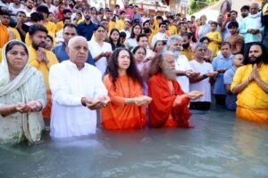 सोमवती अमावस्या पर गंगा स्नान, राष्ट्र समृद्धि व विश्व शांति के लिये प्रार्थना