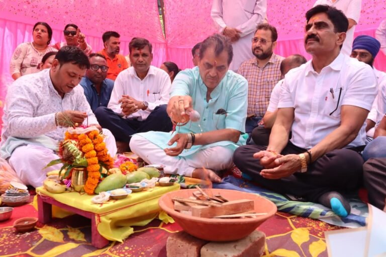 विधायक डॉ. प्रेमचंद ने नगर निगम परिसर में विद्युत सबस्टेशन के निर्माण कार्य का किया विधिवत भूमि पूजन