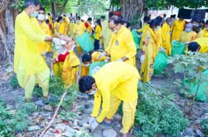 योग के साथ स्वच्छता का संदेश, शांतिकुंज साधकों ने साफ किया पंतद्वीप