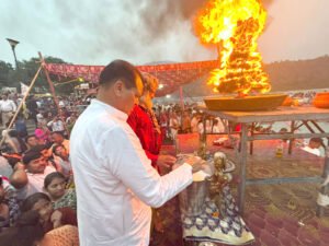 निर्जला एकादशी पर विधायक डॉ. अग्रवाल ने महामंडलेश्वर पूज्य ईश्वर दास के सानिध्य में मां गंगा की पूजा कर जनकल्याण की कामना की