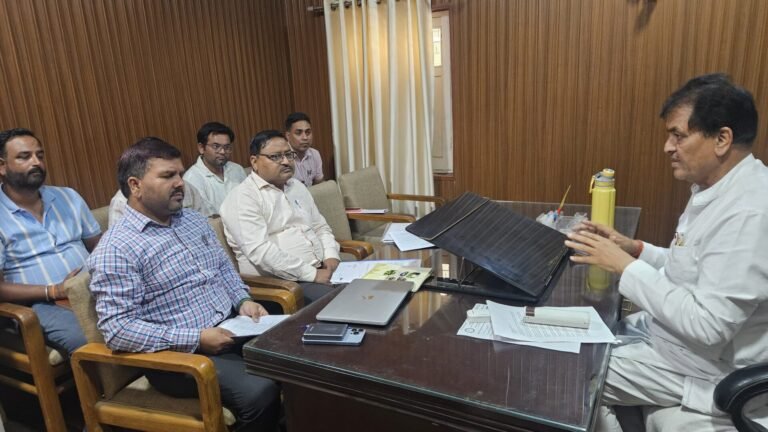 विधायक डॉ. प्रेमचंद ने आगामी मानसून को देखते हुए बाढ़ सुरक्षा के लिए किए जा रहे कार्यों के सम्बन्ध में अधिकारियों के साथ बैठक की
