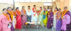 विधायक डॉ. अग्रवाल ने वीरभद्र मंडल की महिला मोर्चा से जुड़ी पदाधिकारियों को किया सम्मानित
