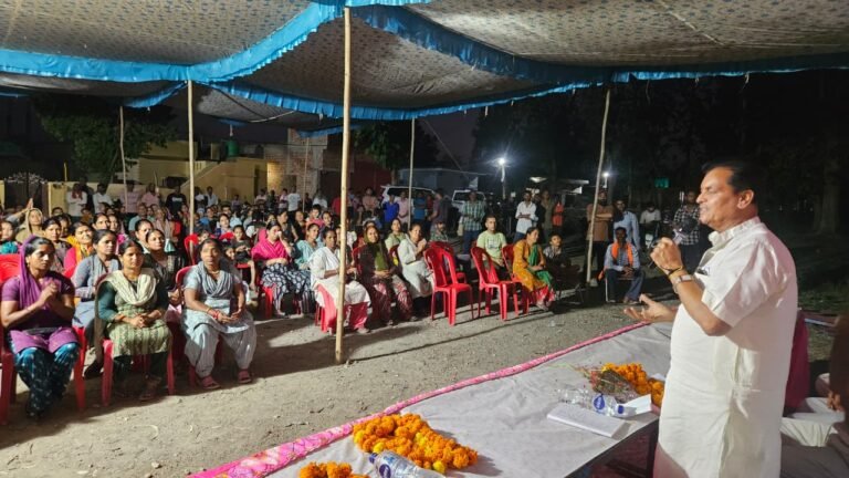 विधायक डॉ. प्रेमचंद ने जनता मिलन कार्यक्रम में क्षेत्रवासियों की समस्याओं को सुना