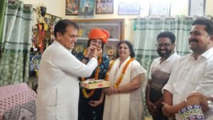 पूर्व कैबिनेट मंत्री डॉ. अग्रवाल ने प्रतिभाशाली बेटियों की उल्लेखनीय सफलता पर सम्मानित कर शुभकामनाएं दीं