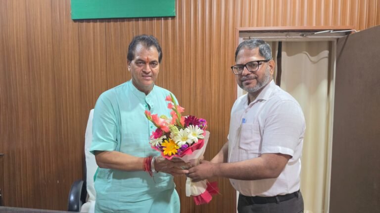 नगर निगम के नवनियुक्त आयुक्त विजयनाथ ने की विधायक डॉ. प्रेमचंद से शिष्टाचार भेंट