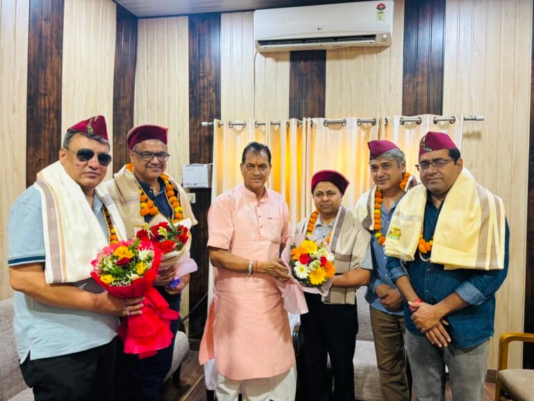 विधायक डॉ. प्रेमचंद ने डॉक्टर दिवस की पूर्व संध्या पर चिकित्सकों को सम्मानित किया