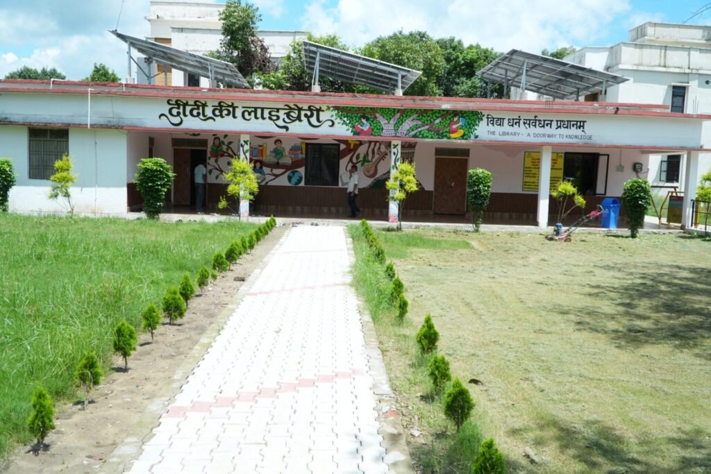 दीदी की लाइब्रेरी: जहाँ महिलाओं की आजीविका और युवाओं के सपनों को मिली नई उड़ान