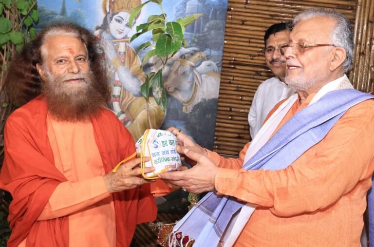 माननीय वित्त एवं संसदीय कार्य मंत्री उत्तर प्रदेश सरकार श्री सुरेश खन्ना आये परमार्थ निकेतन