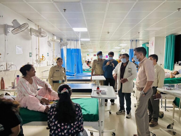 औचक निरीक्षणः कोरोनेशन अस्पताल की बदहाली पर भड़के डीएम, व्यवस्थाएं सुधारने के सख्त निर्देश
