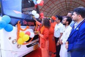 परमार्थ पीठाधीश्वर, पूज्य स्वामी चिदानन्द सरस्वती जी के पावन सान्निध्य में हुआ निःशुल्क रोगी बस सेवा का शुभारम्भ