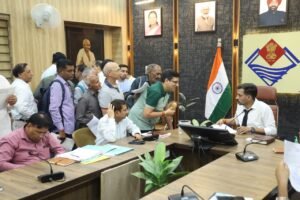 ‘समाधान दिवस’ में जिलाधिकारी ने नागरिकों की 164 शिकायतें सुनी