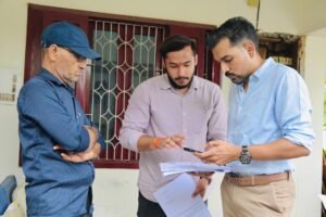 मतदाता सूची पुनरीक्षण की जमीनी पड़ताल को ग्राउंड  जीरो पर उतरे डीएम
