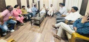 पूर्व कैबिनेट मंत्री डॉ. प्रेमचंद ने SIR के अंतर्गत जिला अध्यक्ष राजेंद्र, BLA-1 पंकज गुप्ता एवं पार्टी कार्यकर्ताओं के साथ बैठक की