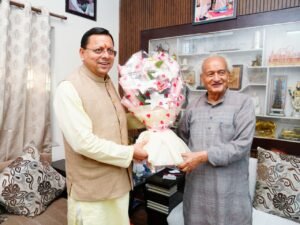 सीएम धामी मिले पूर्व मुख्यमंत्री श्री कोश्यारी से