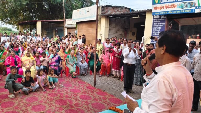 जनता मिलन कार्यक्रम में विधायक डॉ. प्रेमचंद ने क्षेत्रवासियों की समस्याओं एवं विकास कार्यों को लेकर संवाद किया