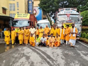 नेपाल त्रासदी में मदद के लिए शांतिकुंज से दो ट्रक राहत सामग्री लेकर दल रवाना