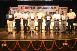सफलताएं प्राप्त करने से भी कठिन उन सफलताओं के शिखर पर टिके रहना है: सचिव डॉ पंकज