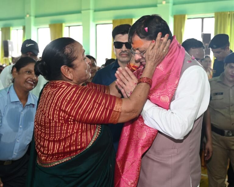 मुख्यमंत्री धामी की बड़ी घोषणा: अब 60 वर्ष की आयु से महिलाओं को रोडवेज बसों में मिलेगा मुफ्त सफर