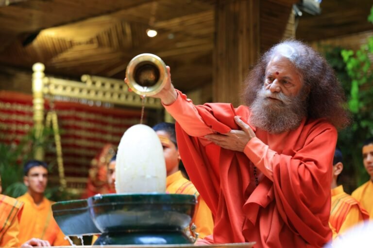 श्रावण, मौन से महादेव तक और स्वयं से शिव तक की यात्रा: स्वामी चिदानन्द सरस्वती
