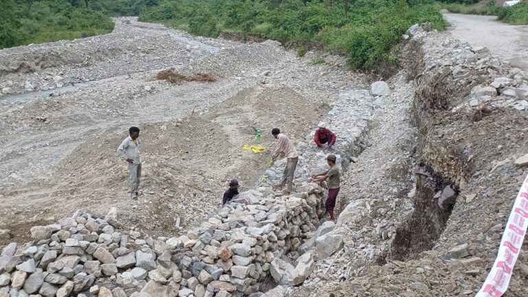 मुख्यमंत्री की मॉनिटरिंग में राहत एवं पुनर्निर्माण कार्य तेज, मालदेवता में आवागमन सुरक्षित