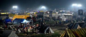कांवड़ यात्रियों के स्वागत के लिए नारसन बॉर्डर प्रवेश द्वार से राष्ट्रीय राजमार्ग पर लगाई गई रंगीन एलईडी लाइटें