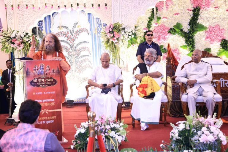 परमार्थ पीठाधीश्वर, पूज्य स्वामी चिदानन्द सरस्वती जी वृन्दावन यात्रा पर, बांके बिहारी जी के दर्शन कर भारत की समृद्धि, शांति और मंगल की प्रार्थना