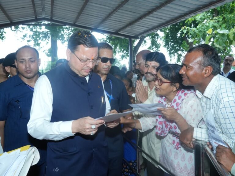 मुख्यमंत्री पुष्कर सिंह धामी ने सुनीं जनसमस्याएं, अधिकारियों को त्वरित समाधान के दिए निर्देश