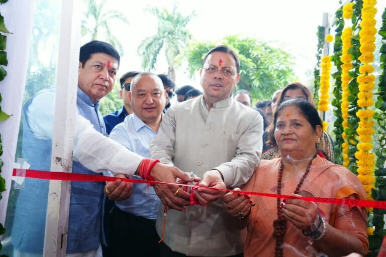 मुख्यमंत्री ने ‘मुख्यमंत्री सशक्त बहना उत्सव योजना’ के अंतर्गत स्वयं सहायता समूहों द्वारा लगाए गए स्टॉलों का किया शुभारंभ